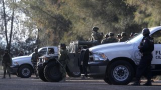 Foto de policías militares en México.