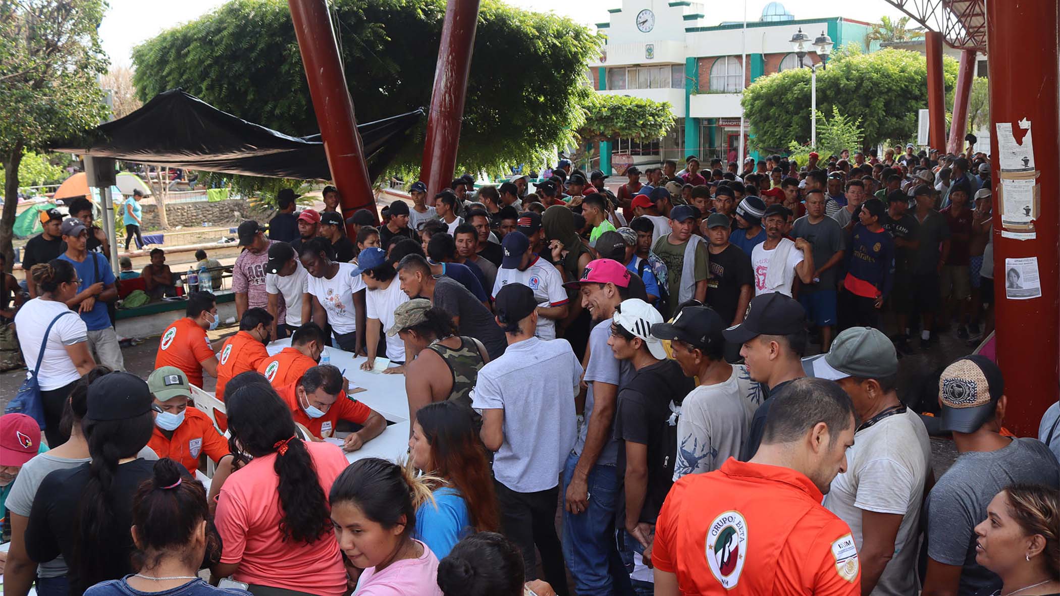 Disuelven caravana con 3 500 migrantes tras entrega de visas en M xico