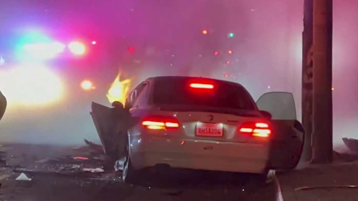 Carro se incendia durante persecución por la Slauson Avenue Telemundo 52
