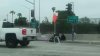 Testigos ayudan a oficial de CHP durante pelea con hombre en Santa Ana