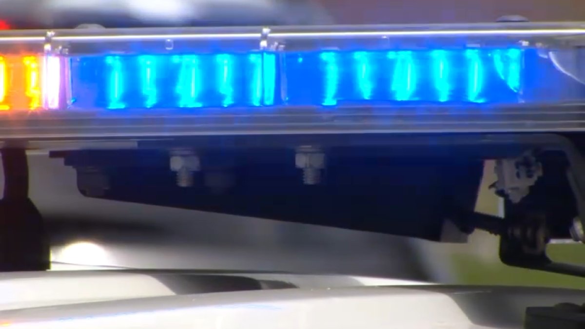 Agente del sheriff fuera de servicio intercambia disparos con presunto ladrón de auto en Whittier