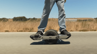 Retiran del mercado patinetas eléctricas Onewheel tras 4 muertes en EEUU