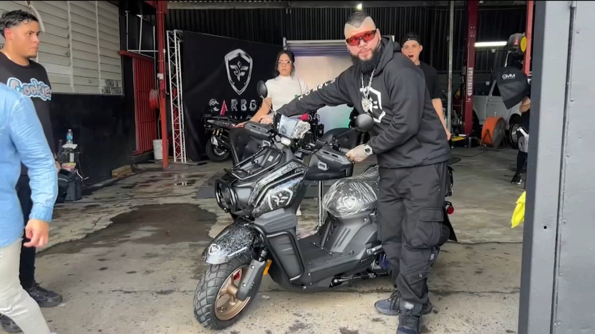 Farruko lanza nueva línea de motocicletas “Carbon Armor” – Telemundo 52