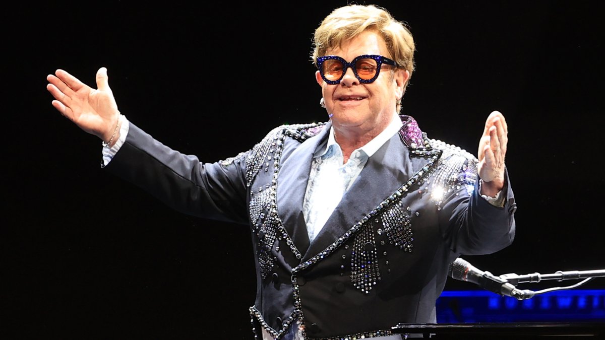 ¿Qué es EGOT? Elton John hace historia en los Emmy 2024 Telemundo 52