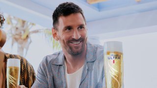 El astro argentino del Inter Miami, monarca del último Mundial e ícono del fútbol global, aparecerá en un anuncio de Michelob Ultra durante el Super Bowl, reveló el jueves esa marca de cerveza.