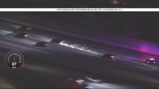 Saltan chispas durante una persecución a alta velocidad que termina en  Westchester – Telemundo 52