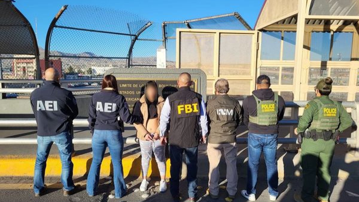 Extraditan a México a “La Chely”, presunta narcoasesina de Juárez