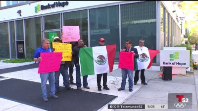 Proteste ante consular del Ecuador en Los Ángeles