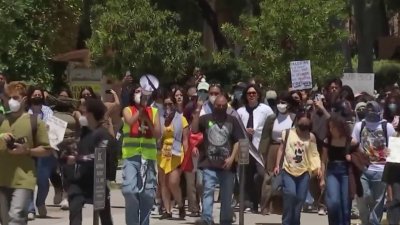 Marcha en apoyo de los manifestantes propalestinos en la UCLA