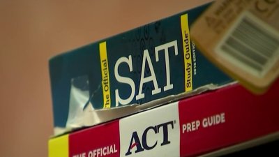 Estafan a estudiantes que se preparan para tomar el SAT