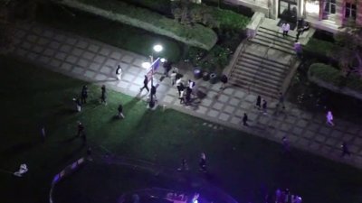 Violento enfrentamiento entre manifestantes en UCLA