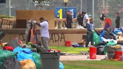 Comienza la limpieza del campamento disuelto en UCLA