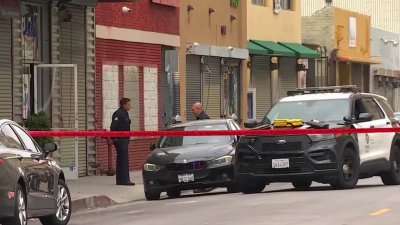 Muere una persona tras balacera con rifles de asalto en el centro de Los Ángeles