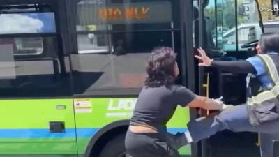 Atacan a conductora de autobús en el sur de Los Ángeles