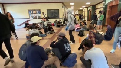 UCLA tendrá clases remotas tras protestas en el campus