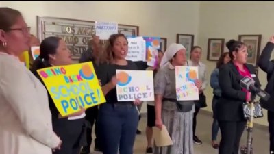 Padres del Distrito Escolar de Los Ángeles exigen el regreso de la policía escolar