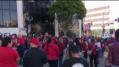Protestas por reducción de presupuesto en Distrito escolar de Los Ángeles
