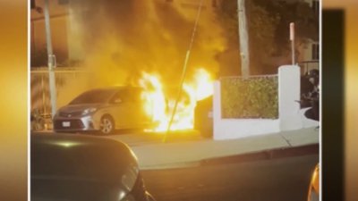 Posible incendio provocado destruye varios autos en Chinatown