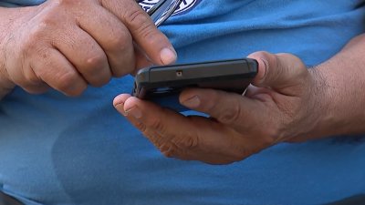 Asegura que entregó celulares viejos a cambio de un crédito que se demoró en recibir