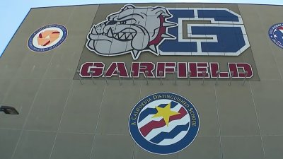 Animan a estudiantes de Garfield High School a registrarse para votar