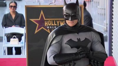 Batman recibe estrella en el Paseo de la Fama de Hollywood