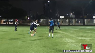 Promesa del fútbol entrena cada día con disciplina y pasión