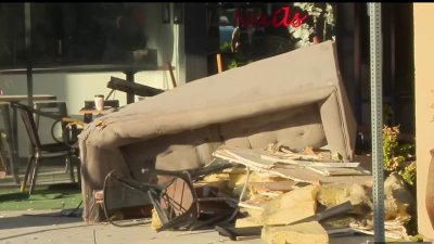 Vehiculo se estrella contra una cafeteria en Tarzana