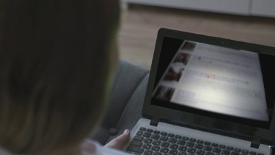 Protéjase de las estafas conocidas como “sextorsión”