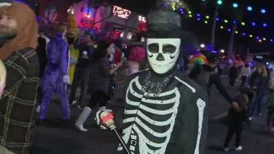 Miles llegan a West Hollywood para celebrar Halloween