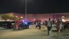 Decenas de menores detenidos tras disturbios en centro comercial en Carson