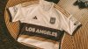 Nuevos uniformes del LA Galaxy y LAFC rinden homenaje al pasado y el futuro