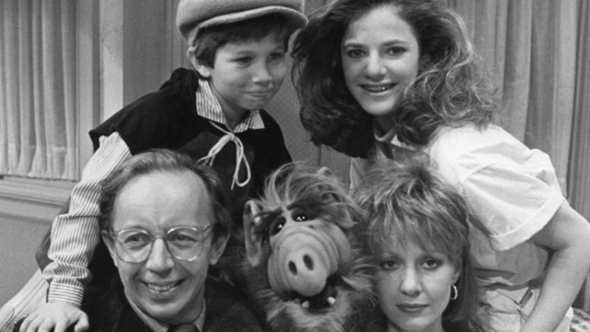 (L-R) Max Wright, Benji Gregory, Andrea Elson, and Anne Shedeen with ALF aka Alien Life Form in still from the TV show “ALF” on May 23, 1986 in Los Angeles, California. (Photo by Michael Ochs Archives/Getty Images)