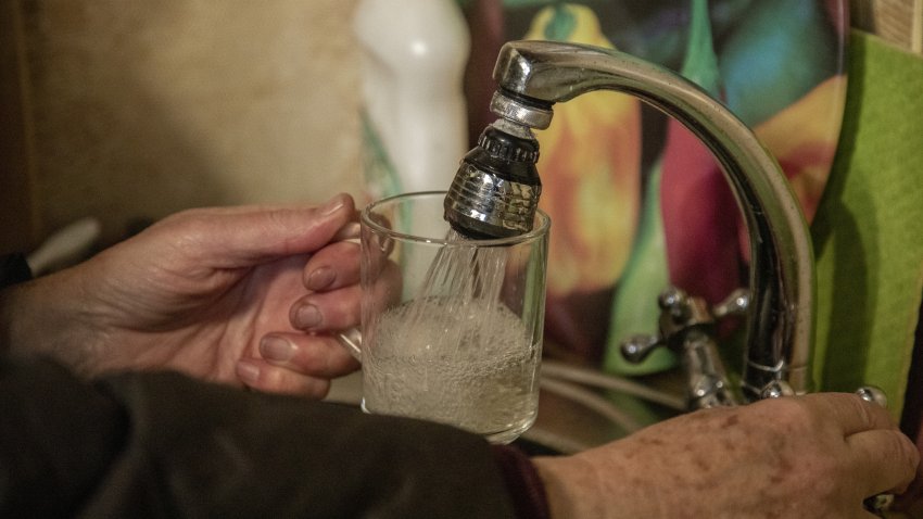 MYKOLAIV, UKRAINE – NOVEMBER 09: Ananjeva Elena Ivanova, 71-years-old, shows the âyellow waterâ coming from the faucet in her apartment in a central district of Mykolaiv City, Mykolaiv Oblast, Ukraine on November 09, 2022. Since mid-April water pipelines were destroyed by an attack leaving the industrial port city without water. After seven months, a salty and metallic water runs corroding the 750 miles of pipes causing a severe crisis for the remaining of the civilian population in the city. (Photo by Narciso Contreras/Anadolu Agency via Getty Images)