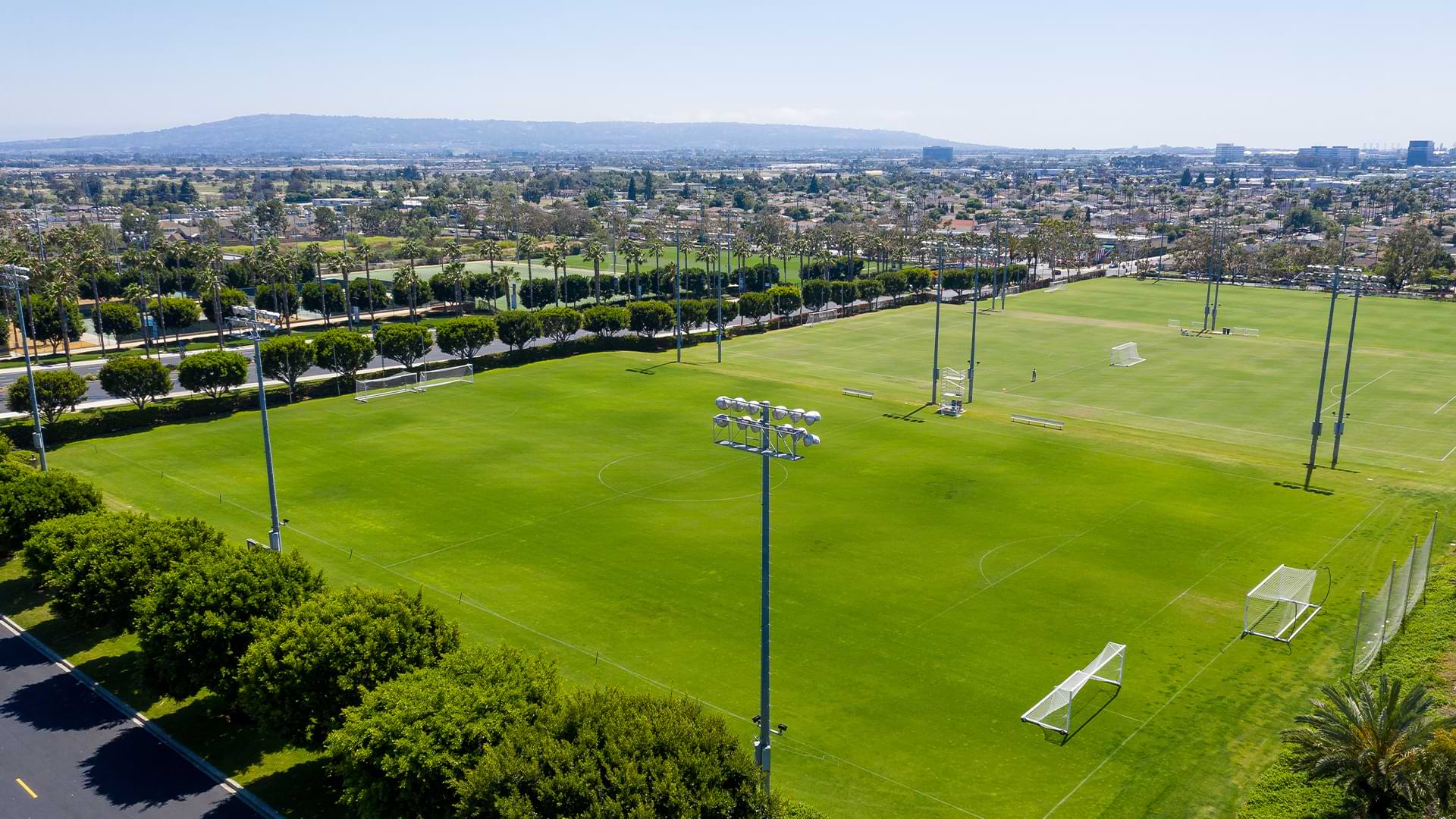 Los campos de atletismo de Carson son utilizados por el LA Galaxy de la MLS para entrenar, pero se convertirán en un recinto temporal de hockey sobre césped para los Juegos Olímpicos de 2028.