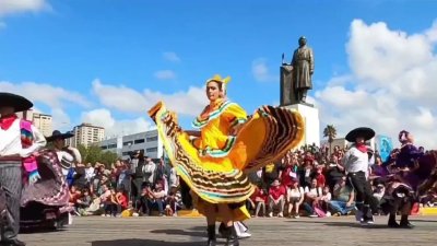 Acuden miles de personas a desfile de la Independencia en Tijuana