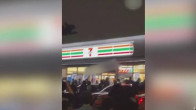 Empleado asaltado durante saqueo de 7-Eleven en Anaheim