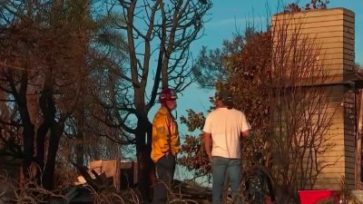 Comunidad de Las Posas devastada tras perder varias viviendas por el incendio Mountain