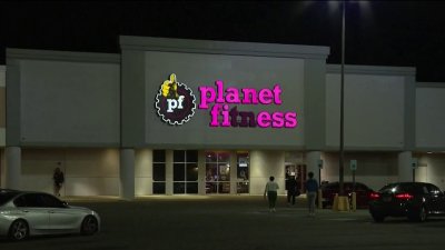 Hallan a hombre muerto en una cama de bronceado de un Planet Fitness