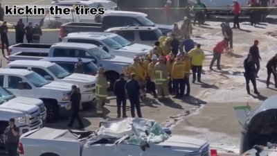 Avioneta se estrella durante carrera de autos en Pomona