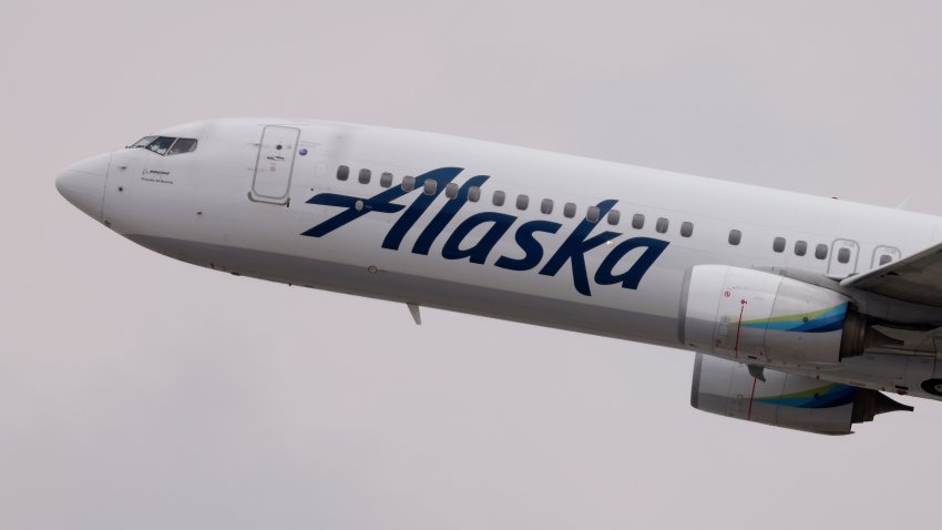 LOS ANGELES, CALIFORNIA – SEPTEMBER 19: An Alaska Airlines Boeing 737 departs Los Angeles International Airport on September 19, 2024 in Los Angeles, California.  (Photo by Kevin Carter/Getty Images)