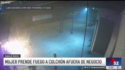 Mujer prende fuego a colchón afuera de negocio en Eagle Rock