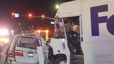 Conductor de FedEx arrestado bajo sospecha de conducir ebrio en Anaheim