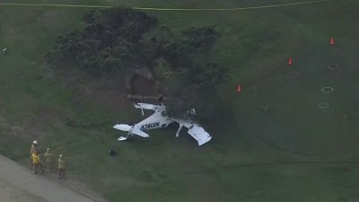 Dos heridos tras estrellarse una avioneta en un campo de golf en Carson