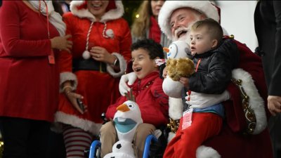 “Operación Santa Claus” brinda alegría a niños con necesidades especiales