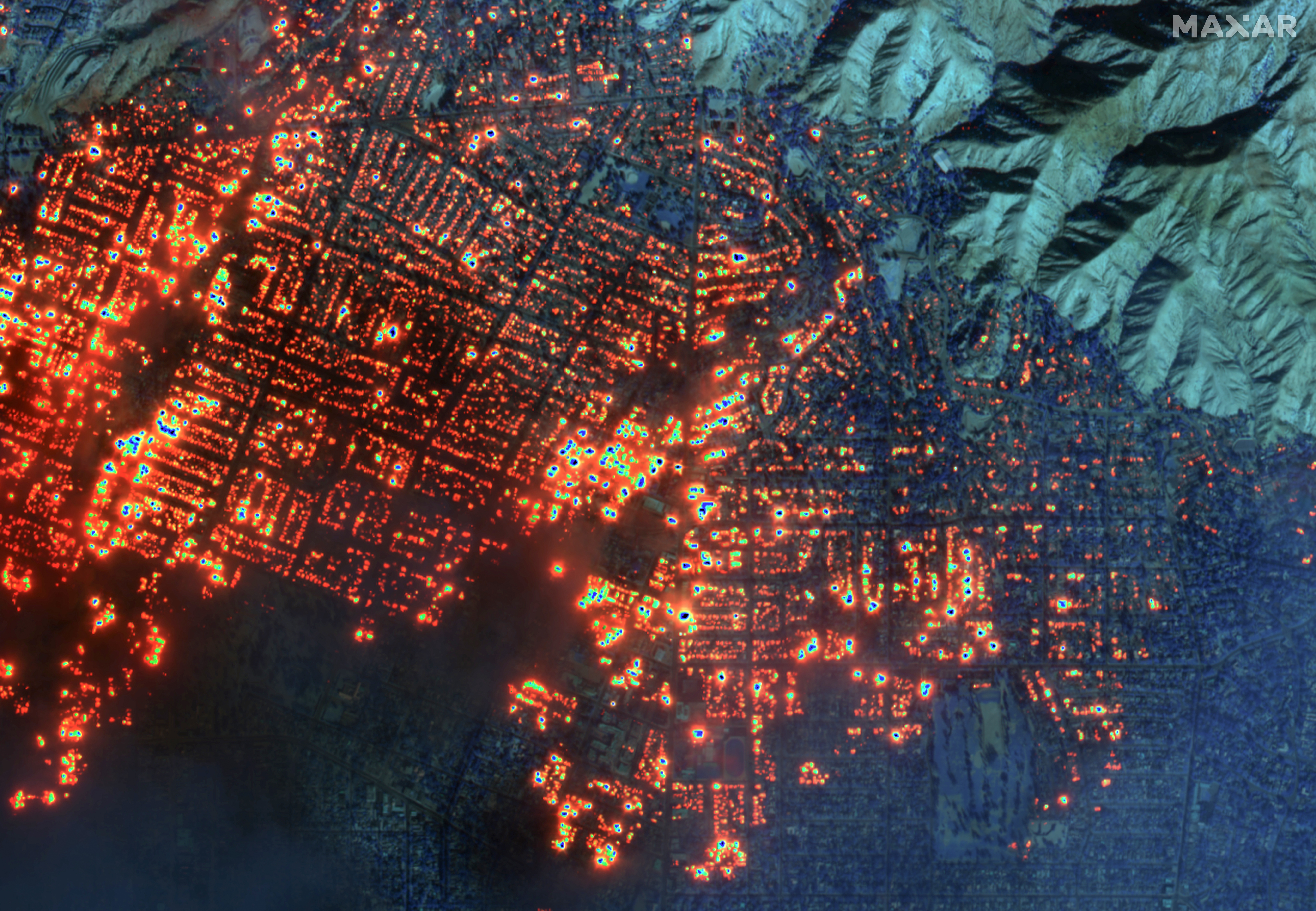 Imágenes por satélite de los incendios que arden en el sur de California