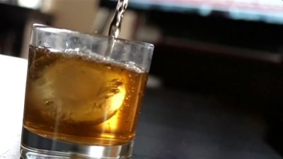 Funcionarios piden que bebidas alcohólicas tengan advertencias de riesgo de cáncer