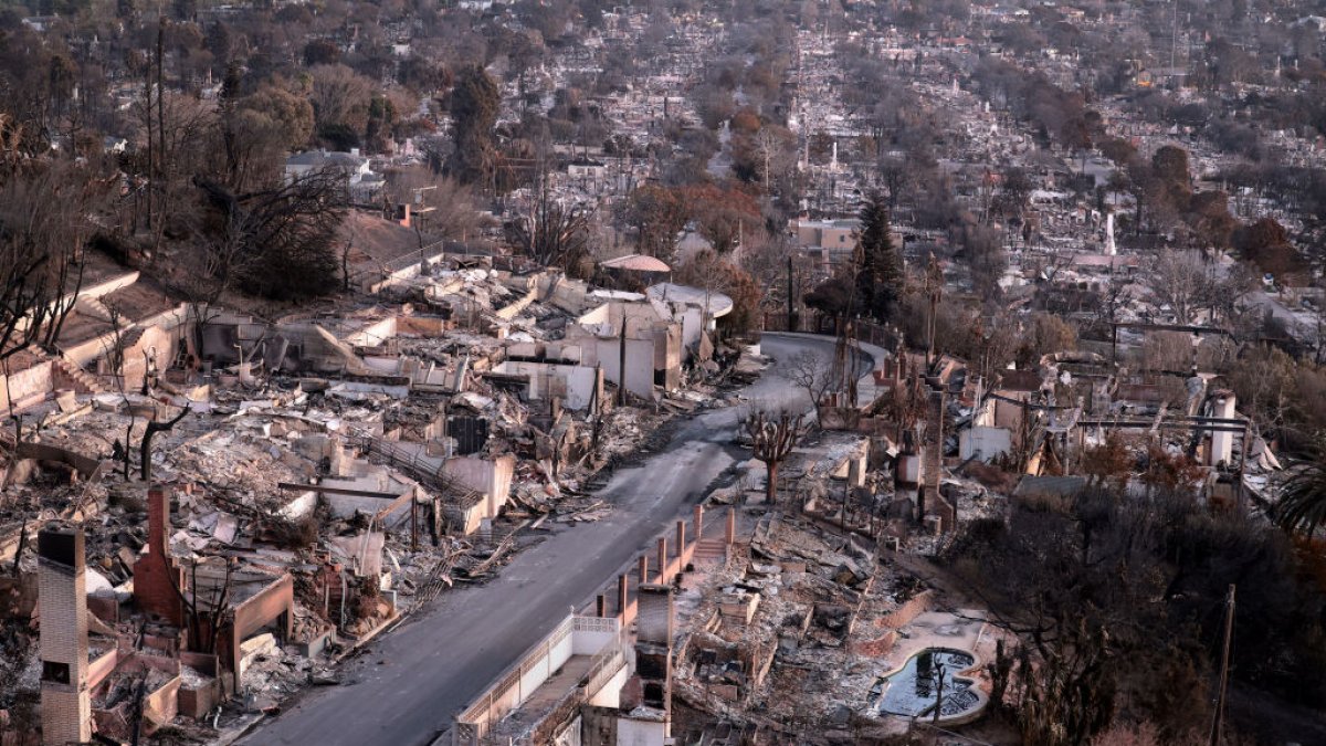 Legisladores de California buscan nuevas regulaciones para aseguradoras tras incendios en Los Ángeles