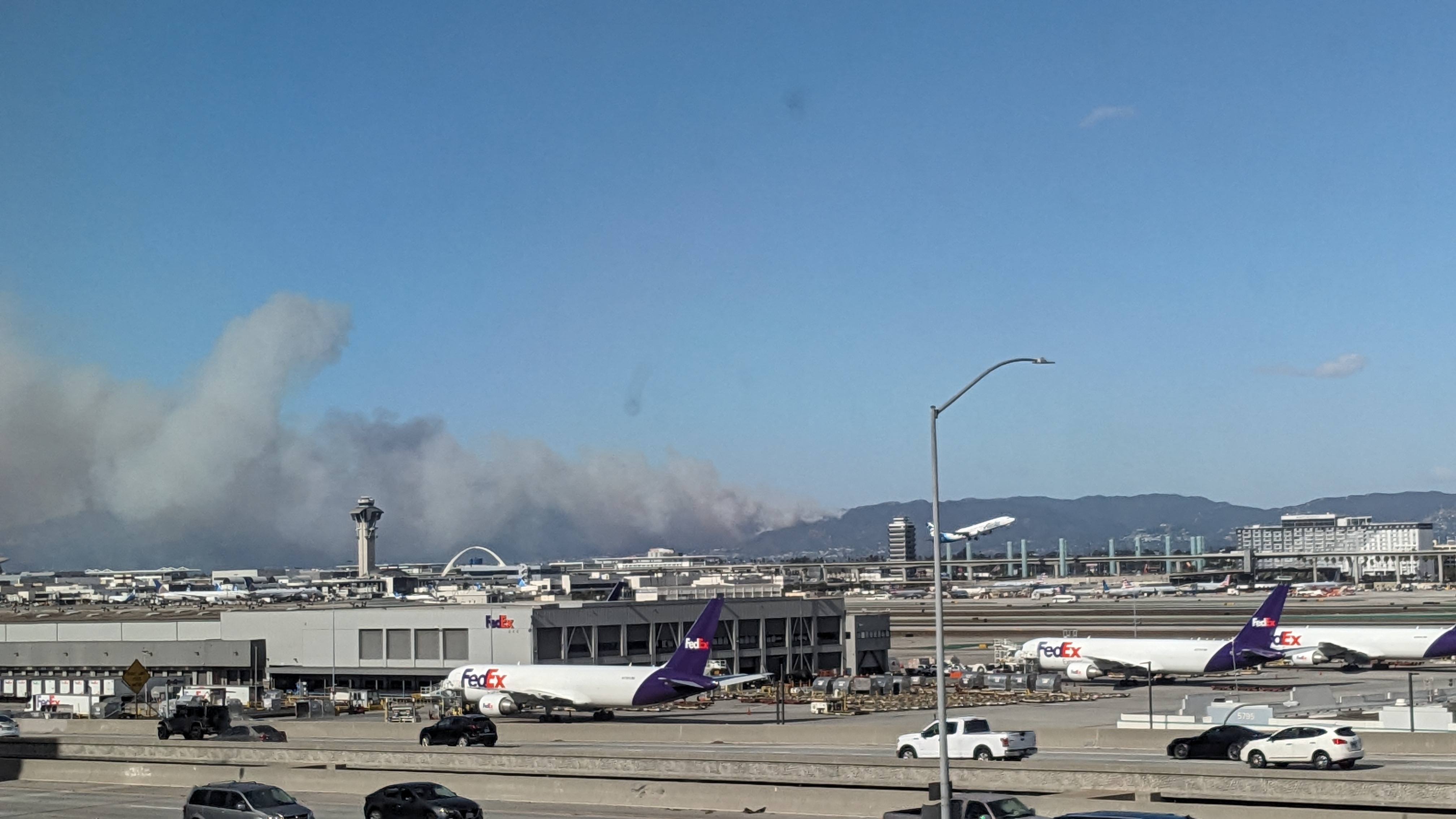 Una vista lejana del incendio de Palisades el martes 7 de enero de 2025.