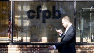 La sede de la Oficina de Protección Financiera del Consumidor (CFPB) en Washington, DC, EEUU, el martes 3 de octubre de 2023.