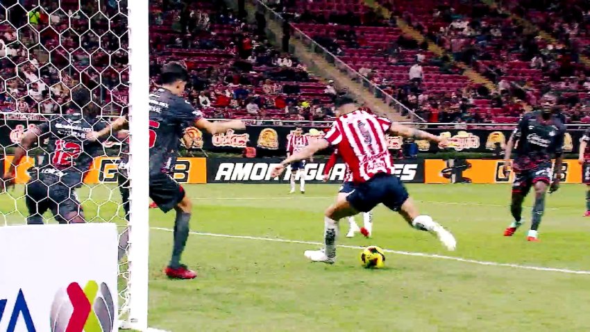 Chivas vs Cruz Azul; un partido crucial para los rojiblancos en vivo por Telemundo